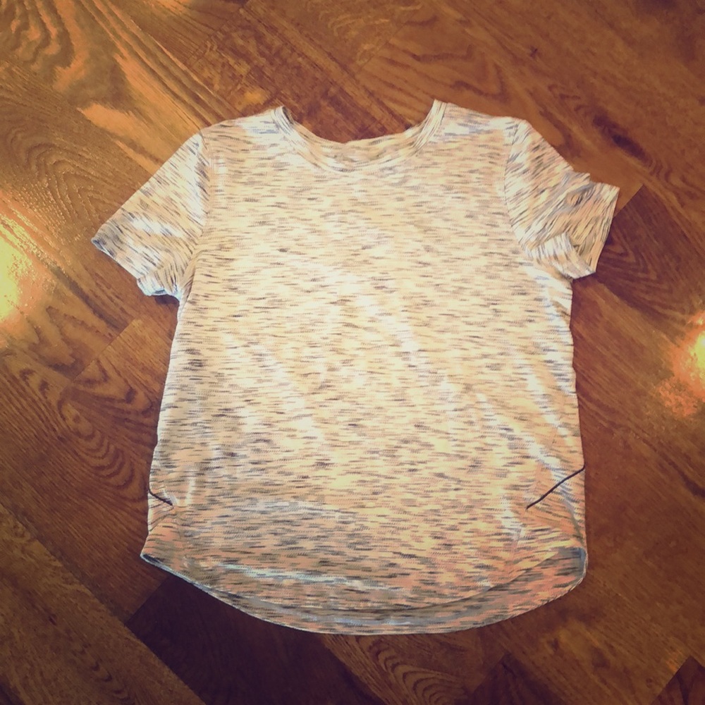 Lululemon Women’s Size 8 SS Shirt-Like New!